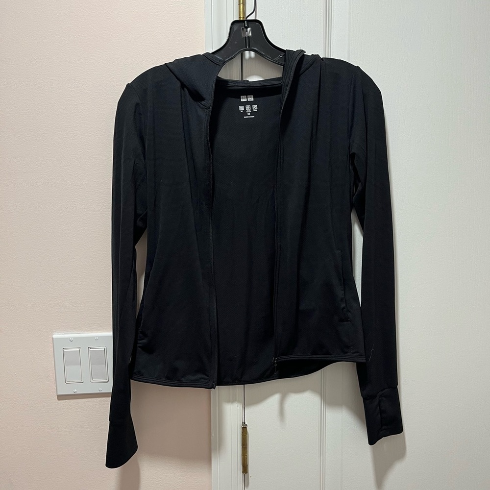 Uniqlo AIRism UV Protection Full-Zip Hoodie - Picture 2 of 4